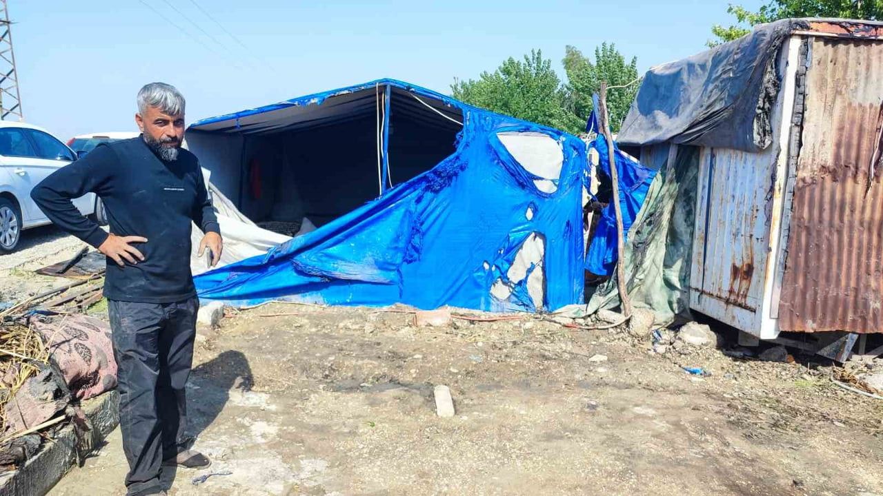 Adana'da elektrik kıvılcımlarının neden olduğu yangında uyuyamayan anne aileyi kurtardı