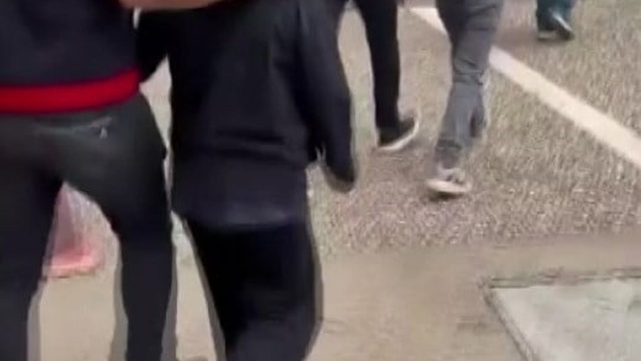 Adana'da sokakta yaşayan kişiyi darp eden 14 yaşındaki çocuğa ev hapsi kararı
