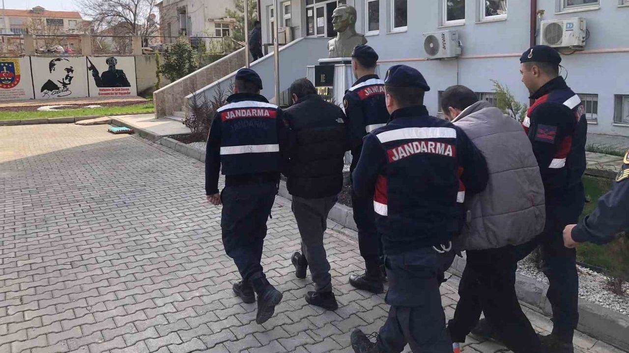 Adana Jandarma, Adıyaman’da Hakkında Çok Sayıda Suç Kaydı Bulunan İki Kişiyi Yakaladı