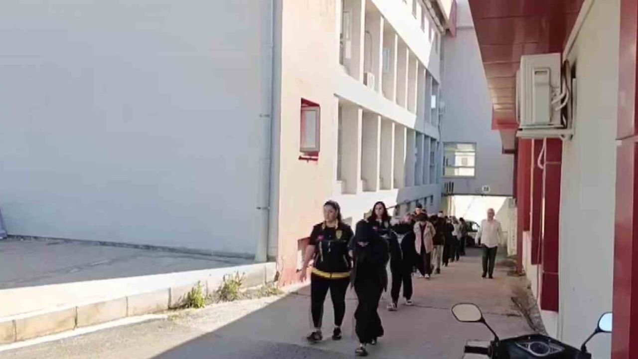 Adana merkezli operasyon: Hakim, savcı ve polis kılığıyla 14 milyon liralık dolandırıcılık çökertildi
