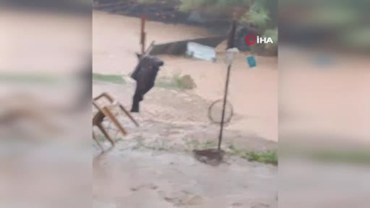 Adana Sarıçam Ünlüce Mahallesi'nde Dere Taştı, Bahçe Kapıları Sürüklendi