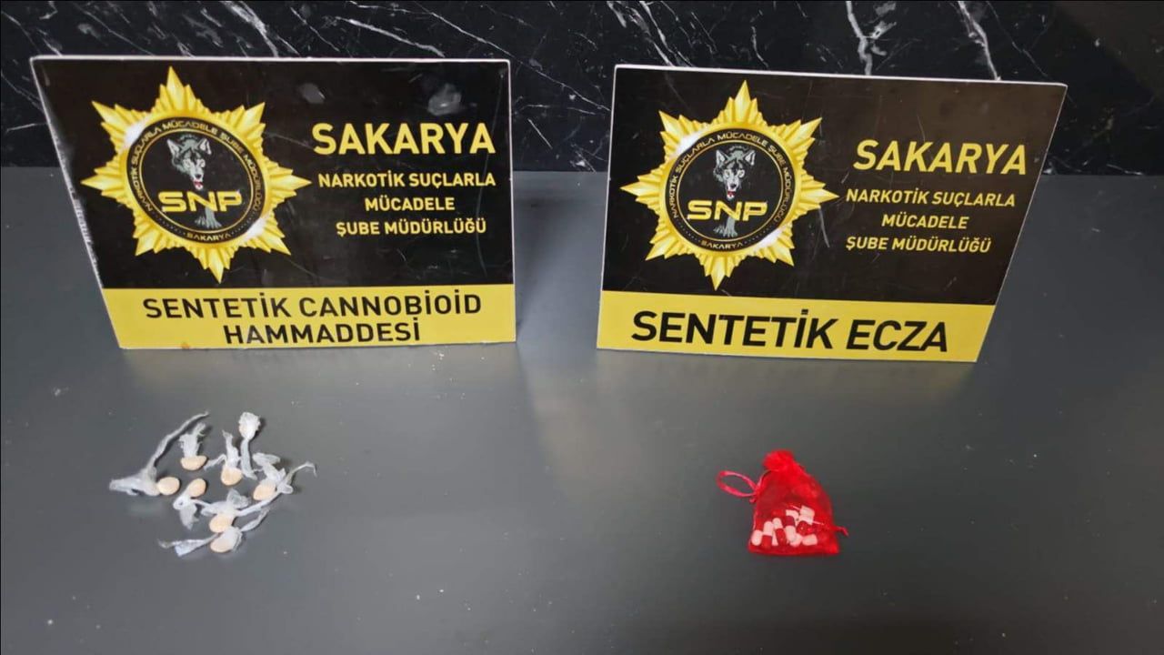 Adapazarı'da sokak satıcısı tutuklandı: 'a-m 2201' ve sentetik ecza ele geçirildi