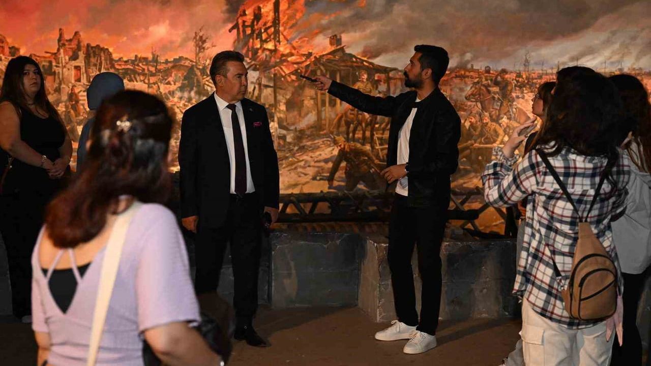 Adım Adım Manisa ile Üniversite Öğrencilerine Kentin Tarihi ve Kültürel Mirası Tanıtıldı