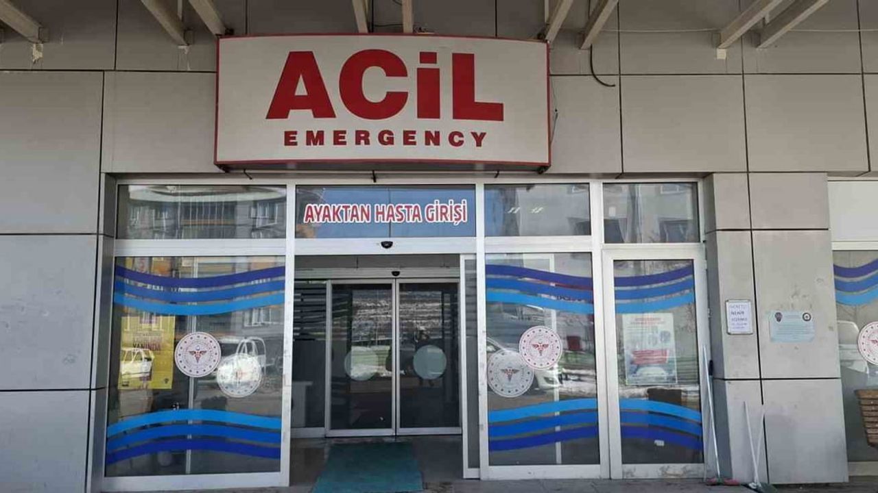Adıyaman Balkar'da çağla yiyen 6 öğrenci hastaneye kaldırıldı