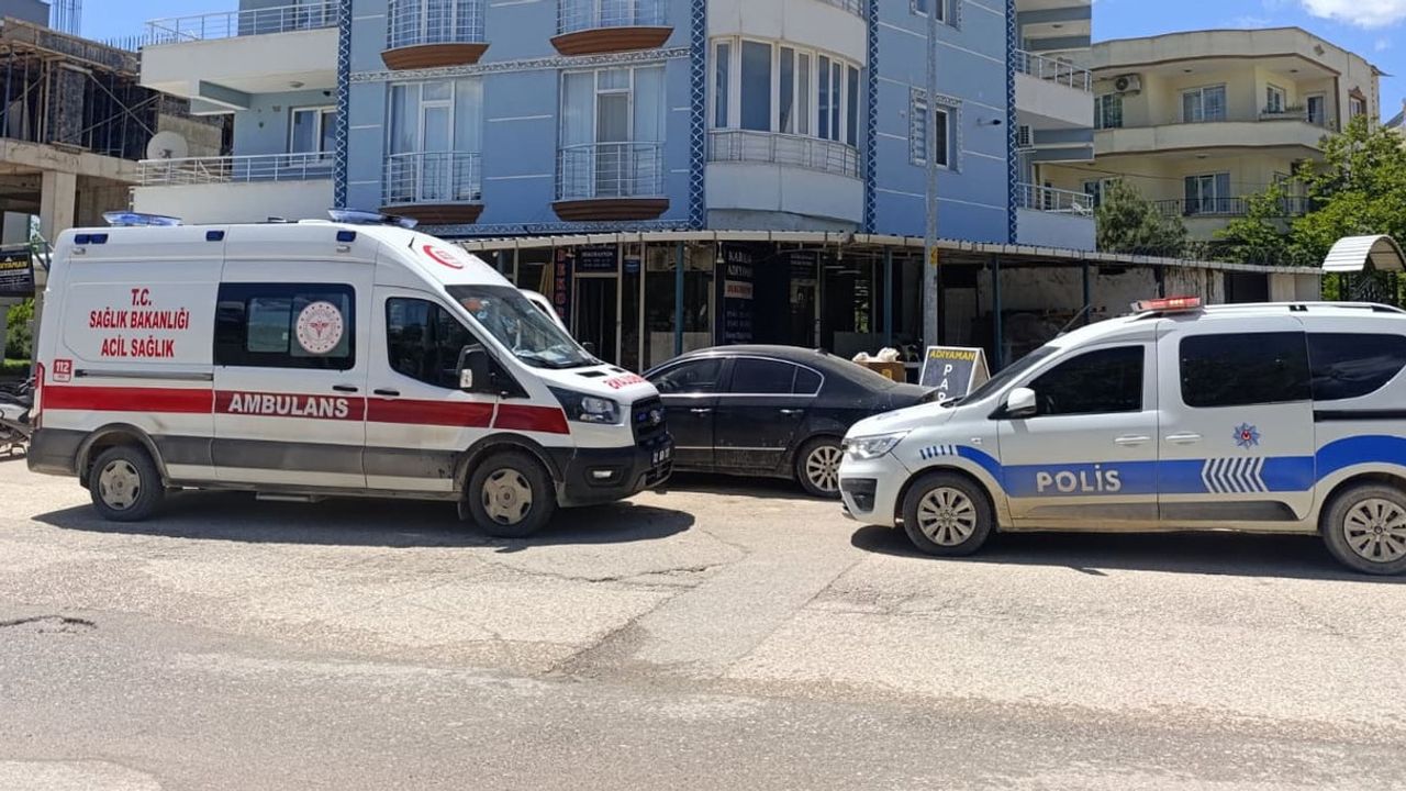 Adıyaman'da balkona çıkan şahıs polis ekiplerince ikna edilerek indirildi