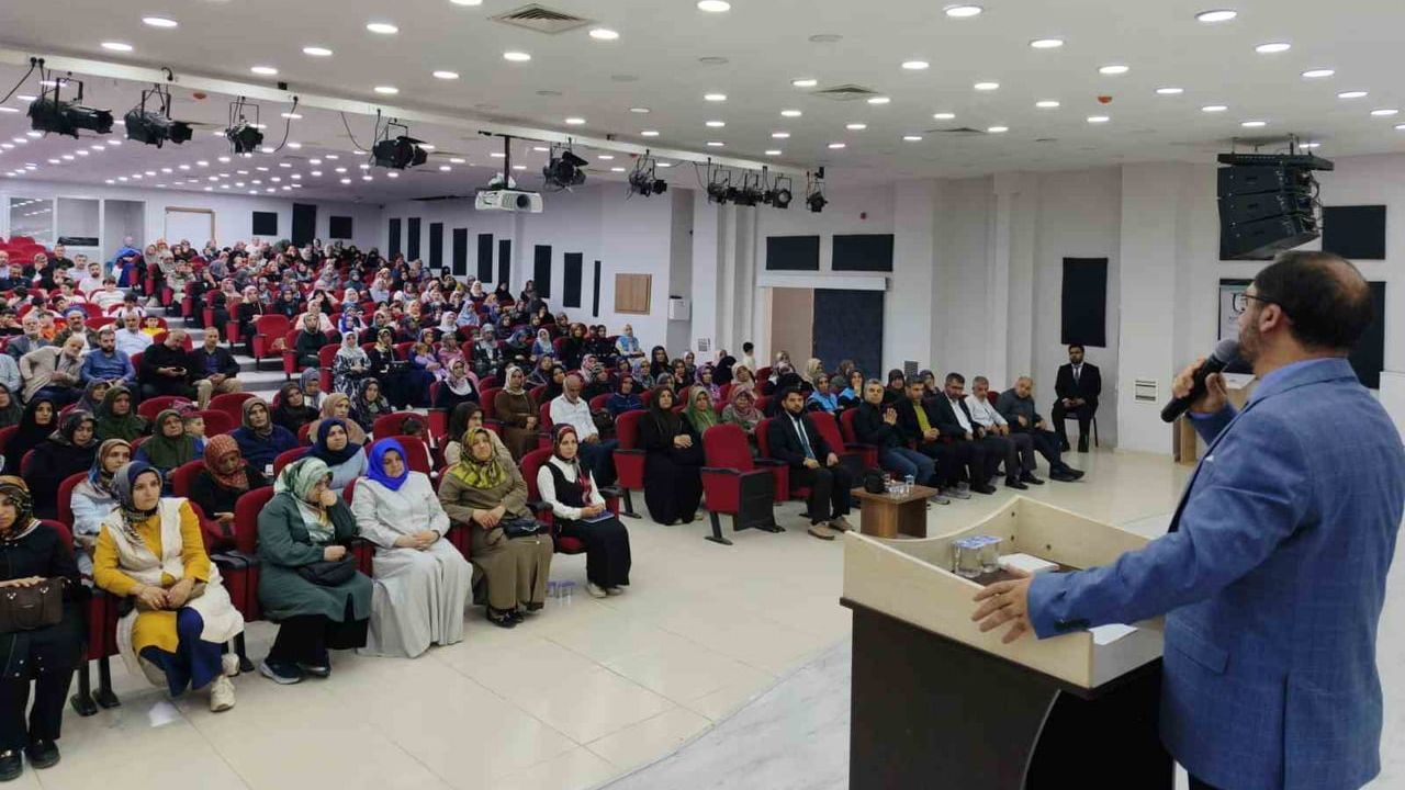 Adıyaman'da 'Dijital dünyada çocuk ve ebeveyn olmak' konferansı