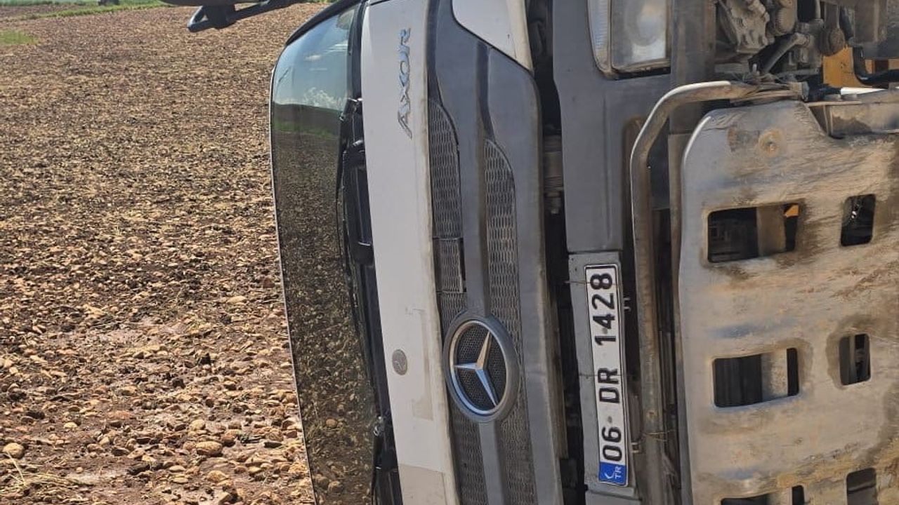 Adıyaman'da Ekinci Köyü yakınlarında su tankeri devrildi; yaralanma yok