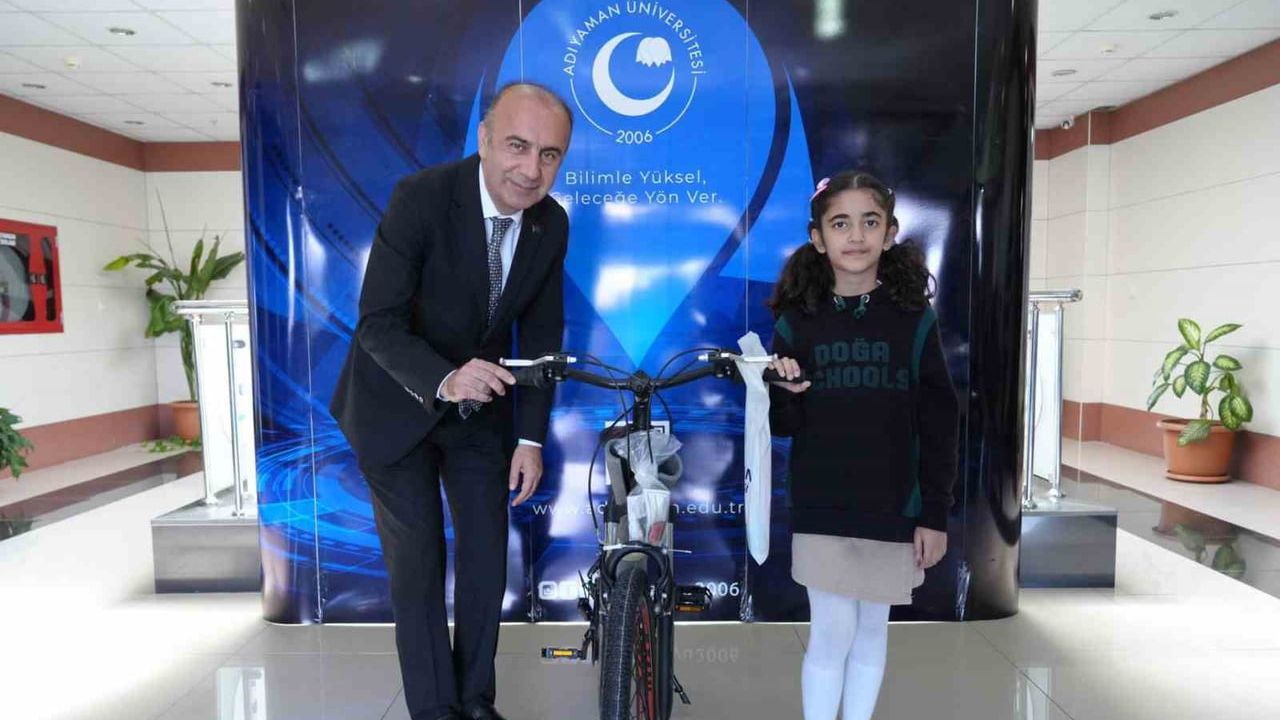 Adıyaman'da "Geleceği ben çiziyorum" Resim Yarışmasında Ayşe Miray Güven İl Birincisi