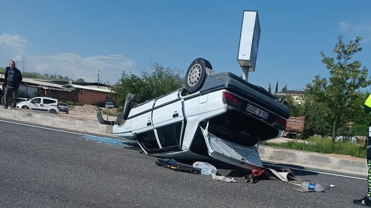 Adıyaman'da Hasancık yakınlarında takla atan otomobilde 2 kişi yaralandı