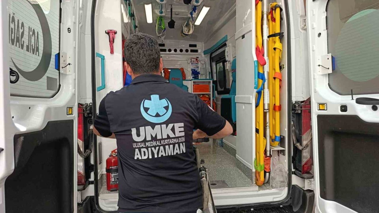 Adıyaman'da Karaali Köprüsü yakınında iki otomobil çarpıştı: 1 yaralı