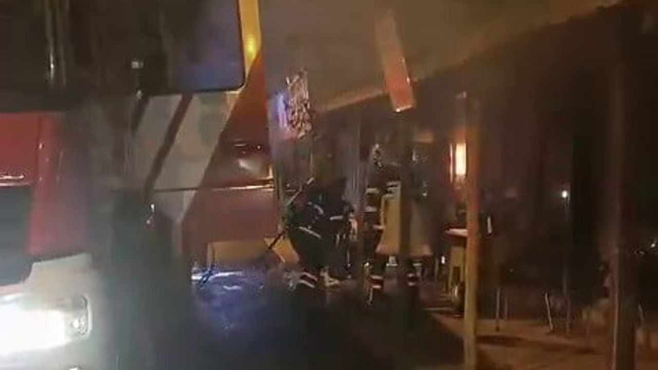 Adıyaman'da Mimar Sinan Parkı yakınında iş yerinde çıkan yangın söndürüldü