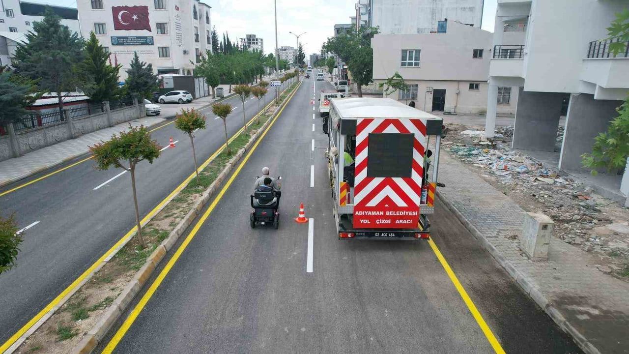 Adıyaman'da Şehit Yüzbaşı Rıza Fırat Caddesi'nde asfalt ve yol çizgileri tamamlandı