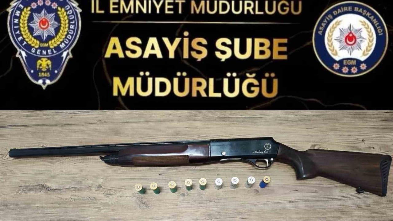 Adıyaman'da üvey kız kardeşinin çalıştığı iş yeri önünde havaya ateş açan şahıs gözaltına alındı