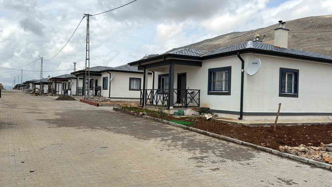 Adıyaman Kaşlıca (Pamuklu) — Sarp Kayalıklara İnşa Edilen 110 Konut Depremzedelere Yuva Oldu