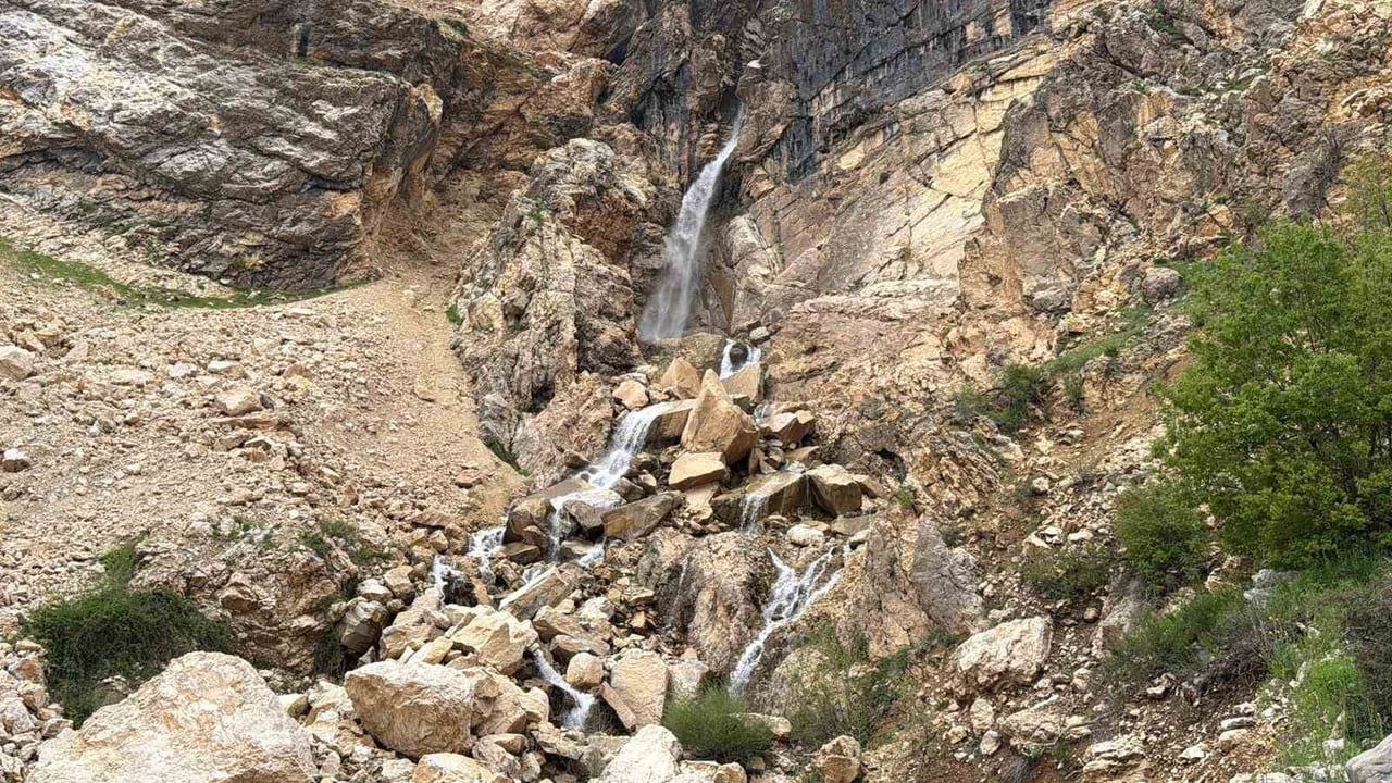 Adıyaman Tut'ta Pınar Önü ve Pınar Başı şelaleleri kış yağışlarıyla canlandı