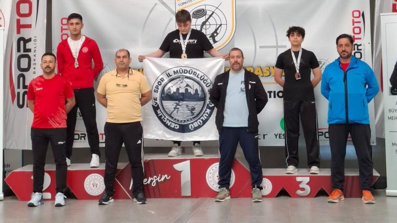Adıyamanlı Mehmet Ali Kaya, 10 metre Havalı Tabanca U15'te Türkiye üçüncüsü oldu