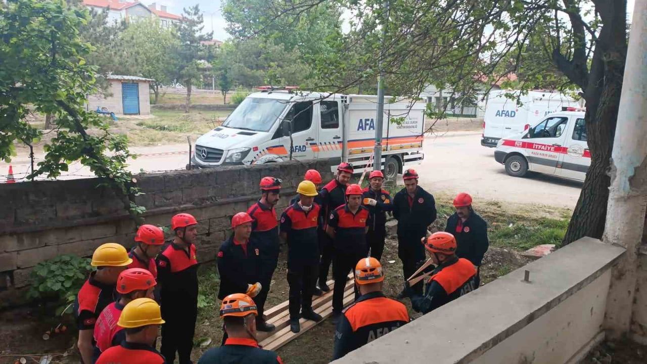 AFAD’tan Sungurlu Belediyesi İtfaiye Personeline Afet Eğitimi