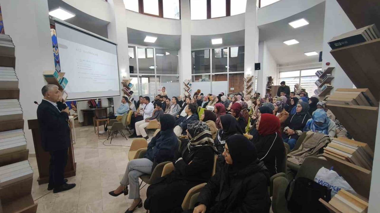 Afyonkarahisar'da 'Aile Okulu' Söyleşisi: Prof. Dr. İrfan Görkaş 'Türk Aile Yapısı'nı Değerlendirdi