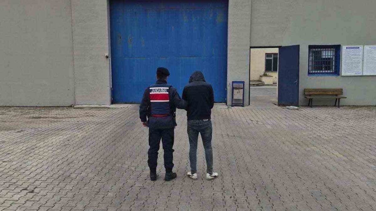 Afyonkarahisar'da jandarma yol kontrolünde aranan 46 kişi yakalandı