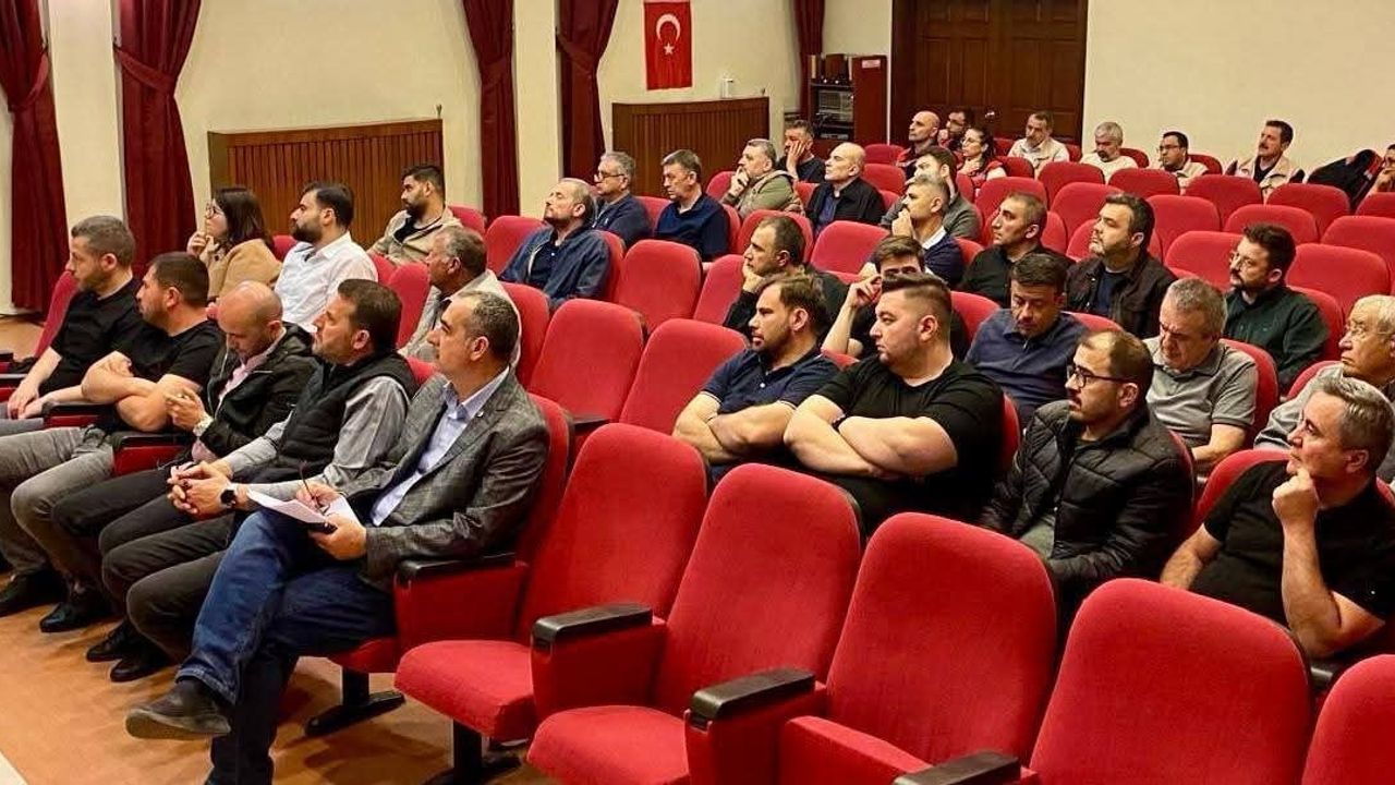 Afyonkarahisar'da Kanatlı İşletme Temsilcilerine Biyogüvenlik Bilgilendirmesi