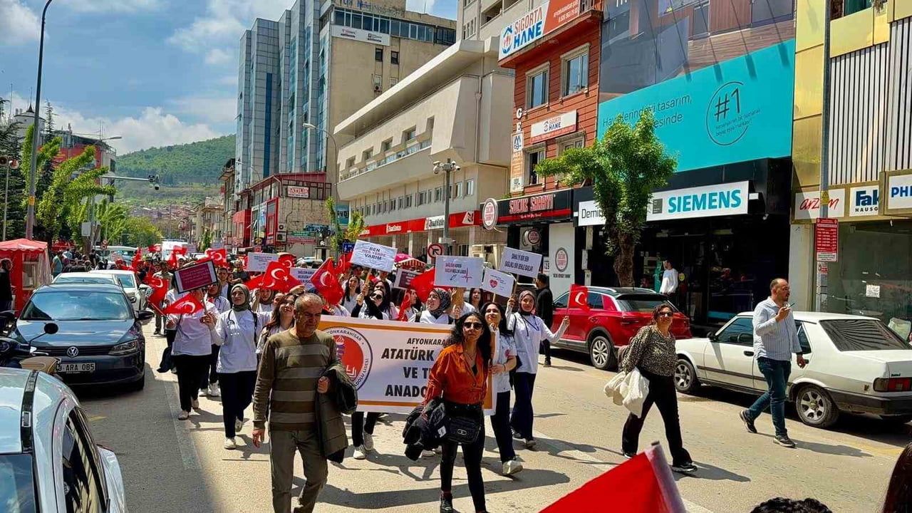 Afyonkarahisar'da 'Maarifin Kalbinde Marifetli Gençler' Meslek Tanıtım Günleri mehteran eşliğinde gerçekleşti
