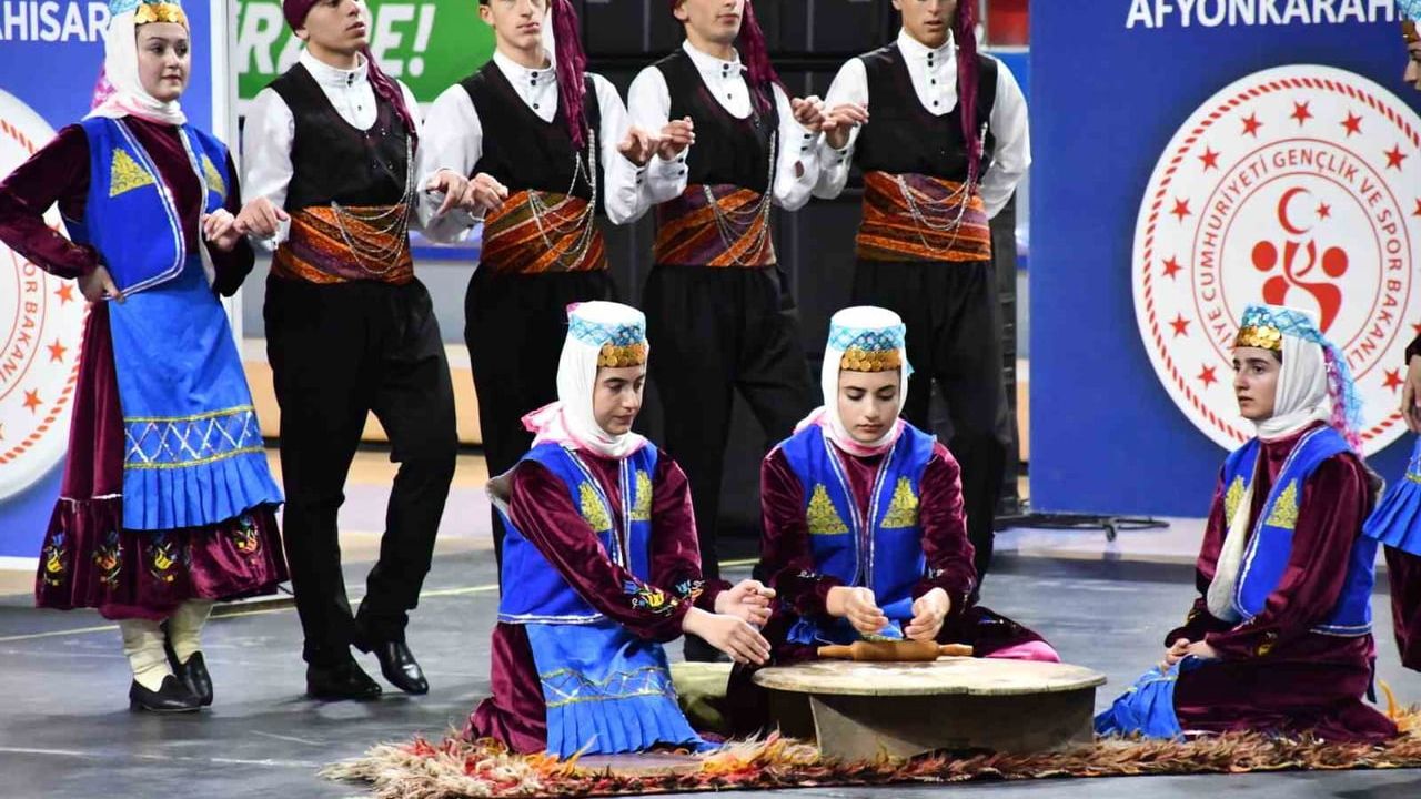 Afyonkarahisar'da Okul Sporları Halk Oyunları Türkiye Şampiyonası Sona Erdi