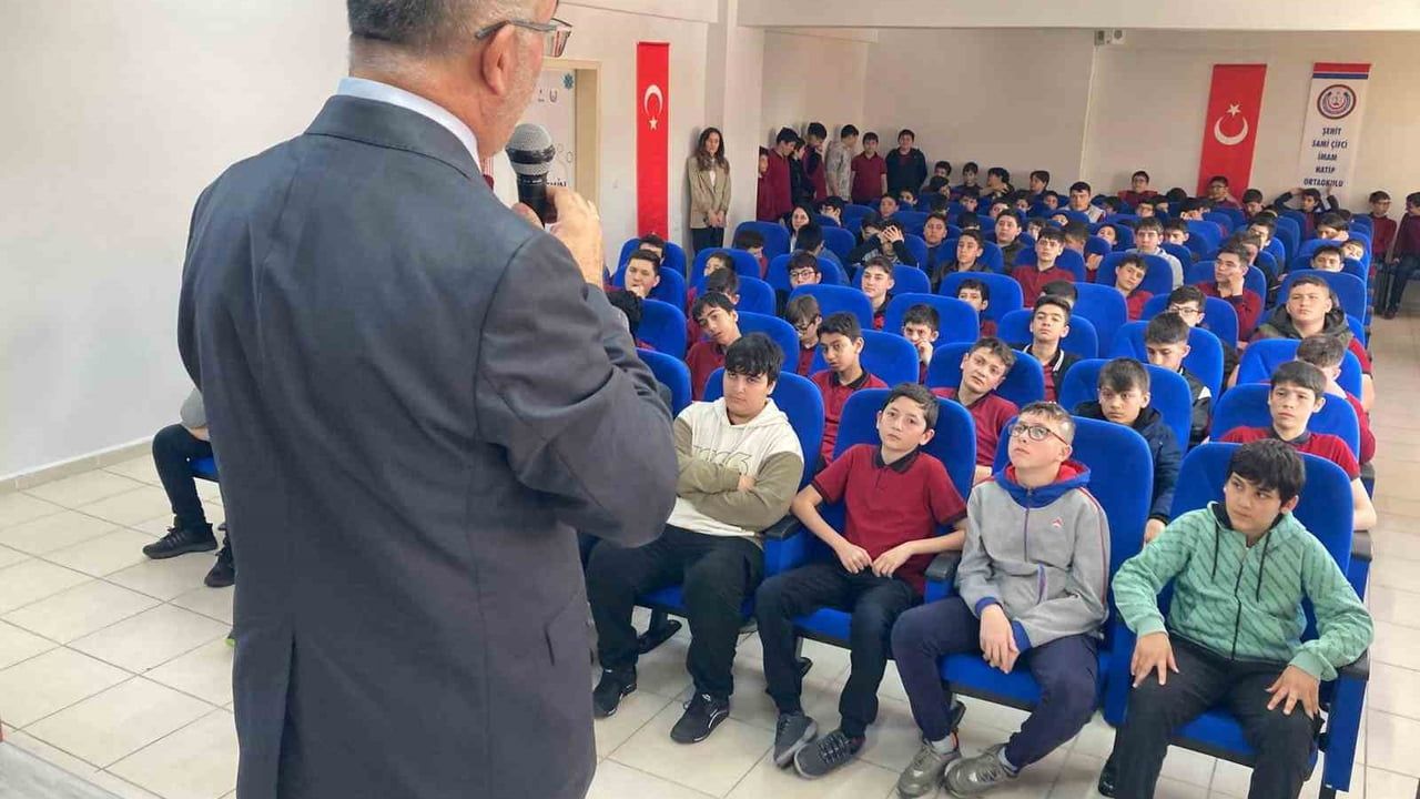 Afyonkarahisar'da ortaokul ve liselerde Değerler Eğitimi programları sürüyor