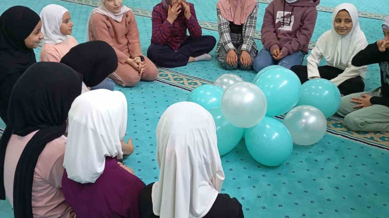 Afyonkarahisar'da yabancı uyruklu öğrencilere Kur’an-ı Kerim ve değerler eğitimi devam ediyor