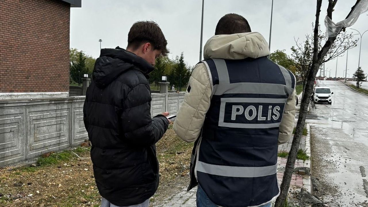 Afyonkarahisar İl Emniyeti, öğrenci yoğun bölgelerde denetim gerçekleştirdi