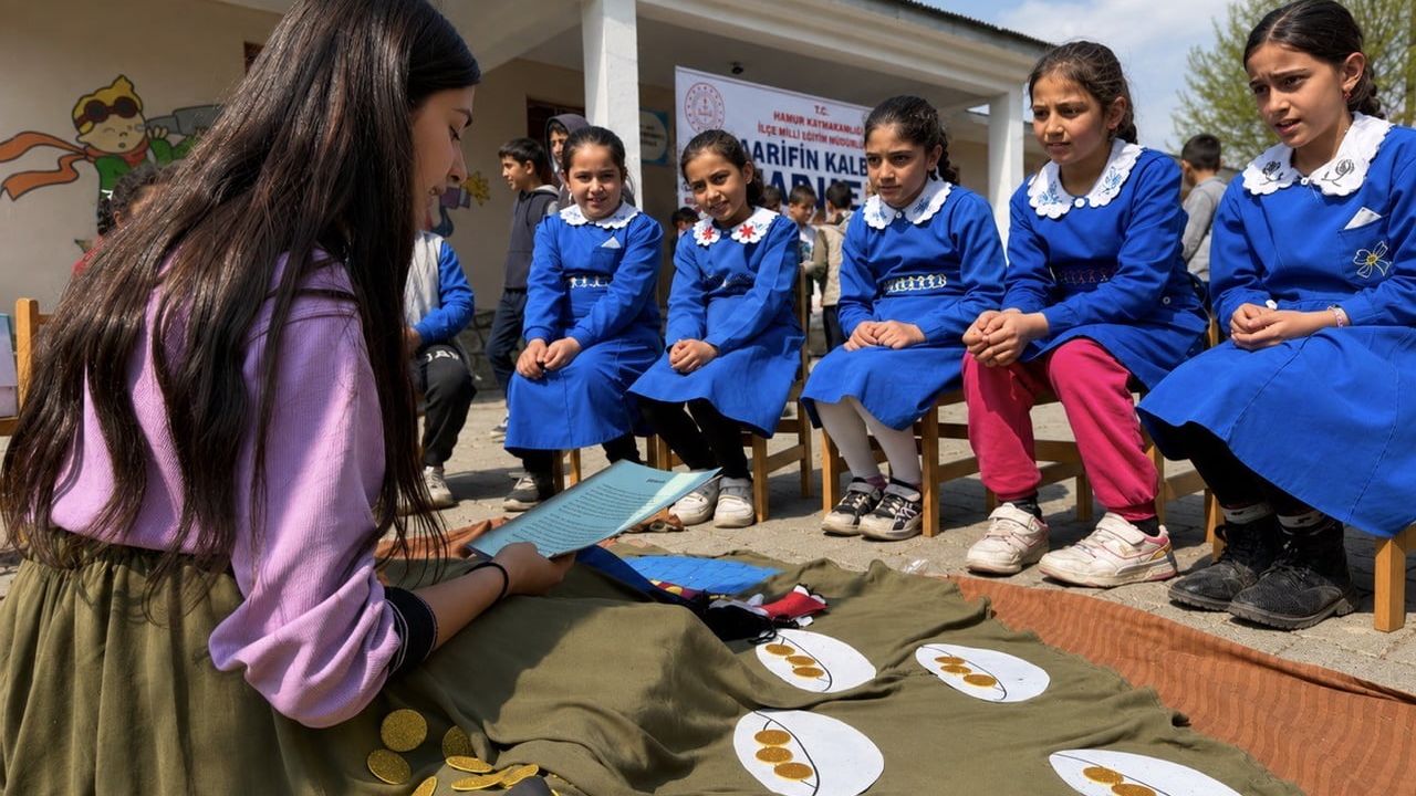 Ağrı'da meslek lisesi öğretmen ve öğrencileri köy çocuklarına meslekleri uygulamalı tanıttı