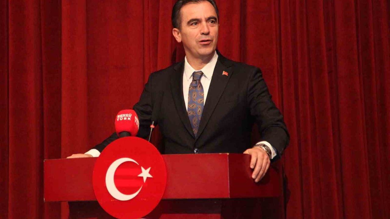 Ahlat'ta 'Kapı, Fetih ve Kök: Hafıza Mekanları' sempozyumu gerçekleştirildi