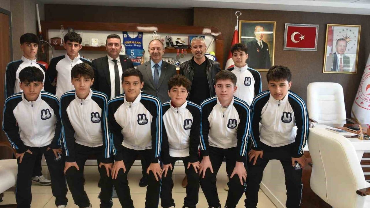 Ahmet Hamdi Tanpınar Ortaokulu Sivas'taki Türkiye Yarı Finallerine Hazırlanıyor