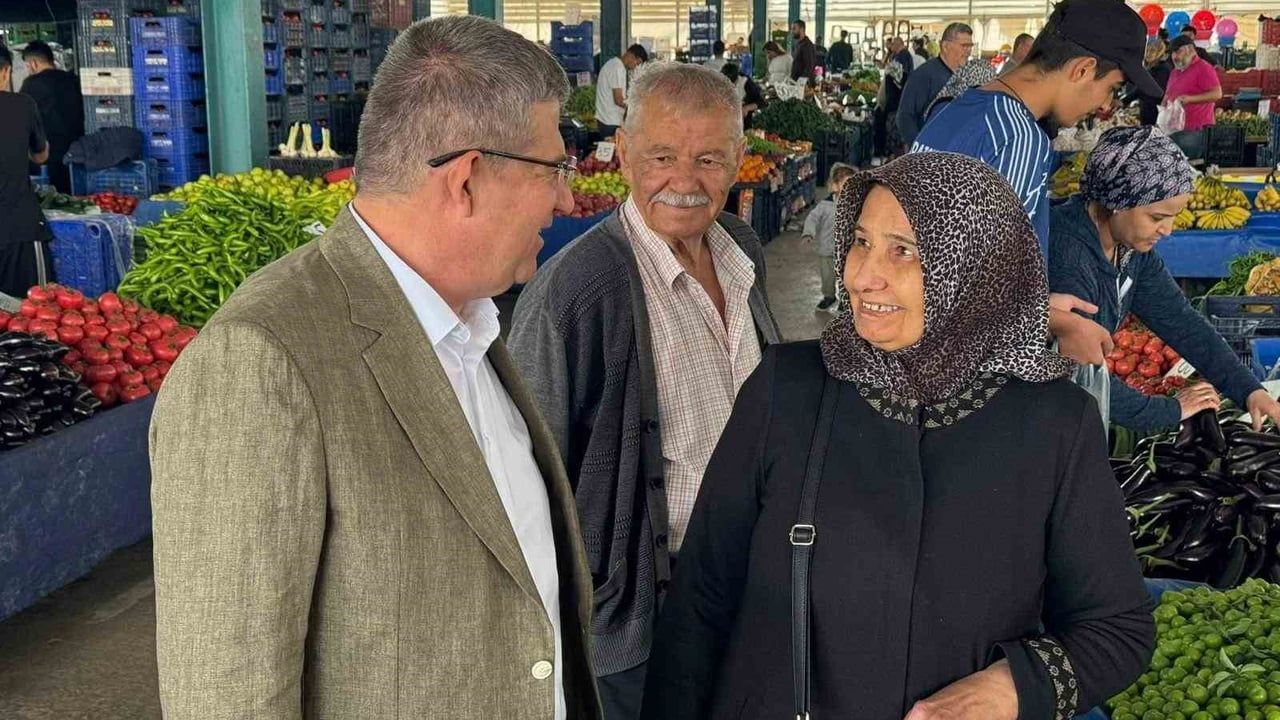 AK Parti Denizli İl Başkanı Muhammet Subaşıoğlu Karşıyaka, Bakırlı ve Yenişehir pazarlarında esnaf ve vatandaşlarla buluştu
