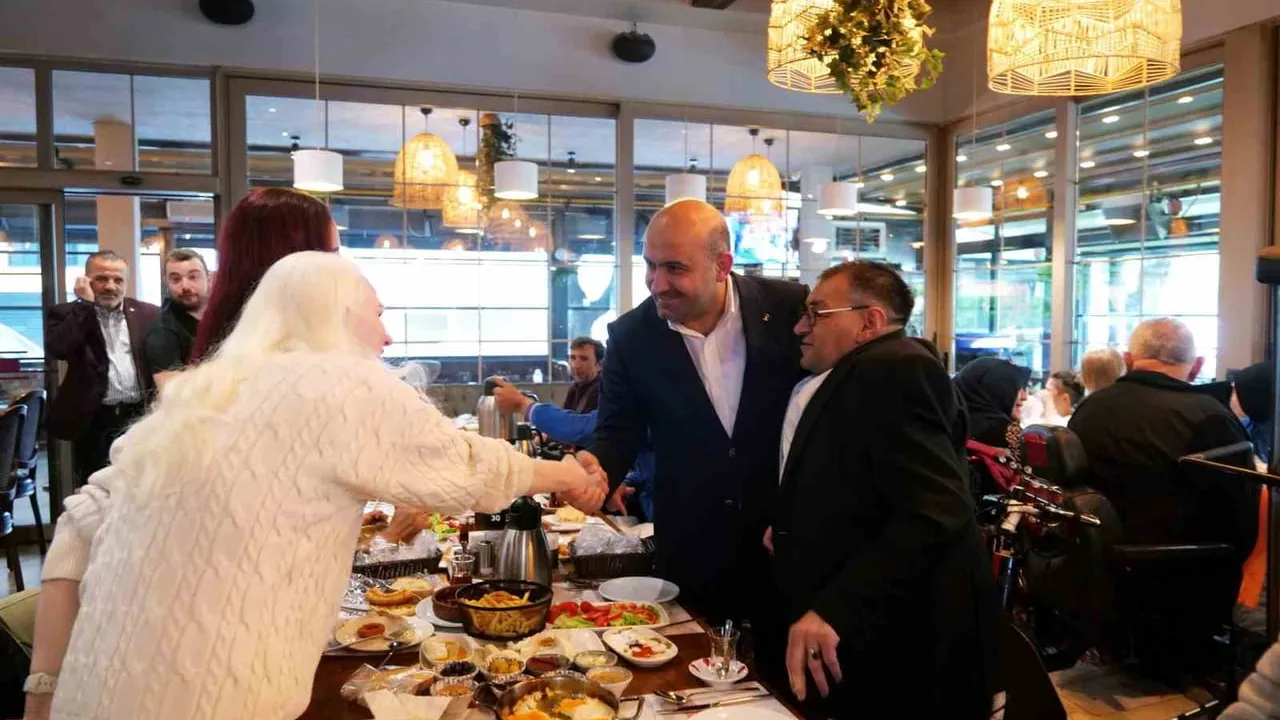 AK Parti Eskişehir İl Başkanı Gürhan Albayrak engelli bireylerle buluştu