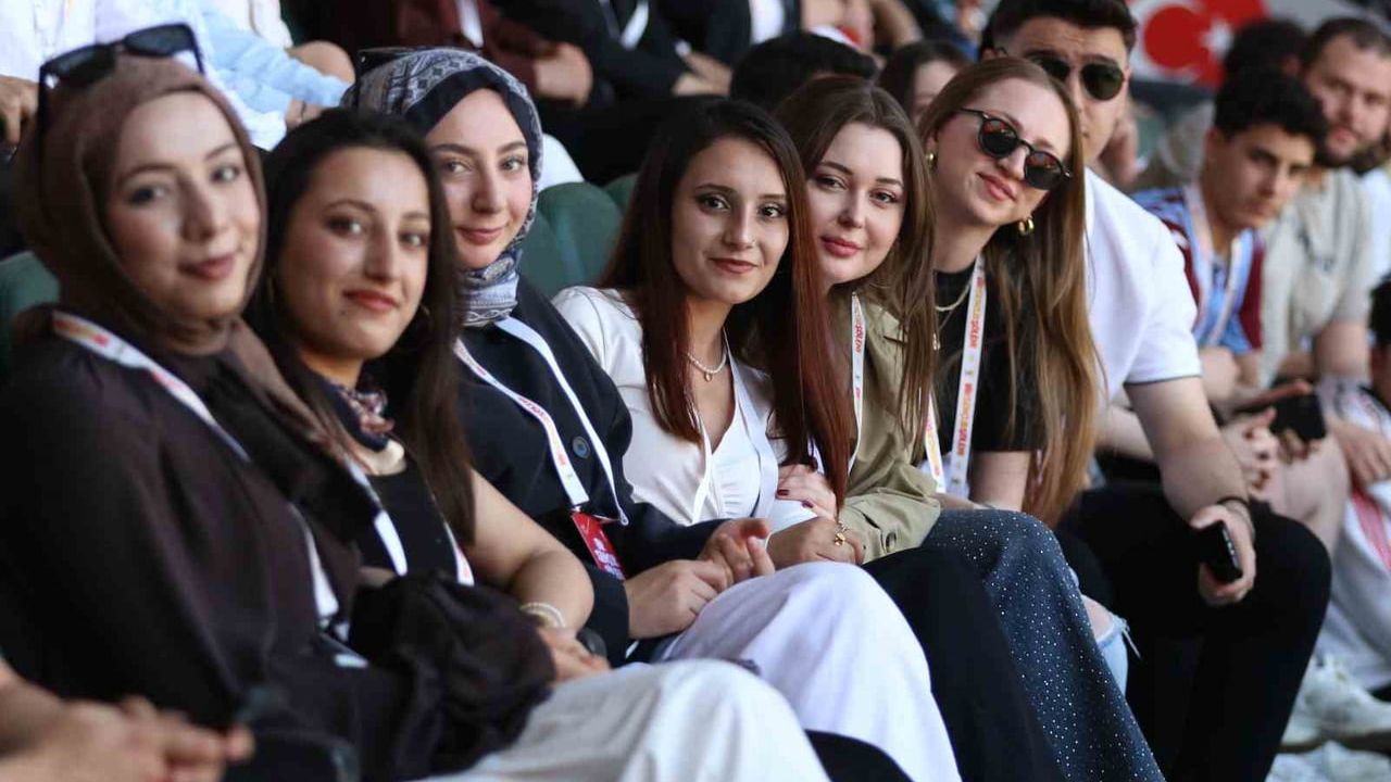 AK Parti Gençlik Kolları'nın 'Bir Gençlik Şöleni' Kocaeli'de Gençleri Buluşturdu
