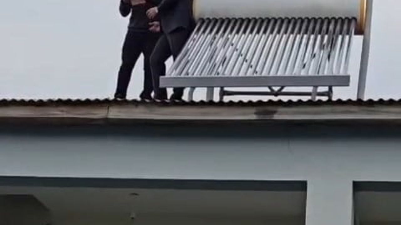 AK Parti İl Başkanı Hakan Özer, Konaklar köyünde çatı sohbeti sonrası üyelik işlemi gerçekleştirdi