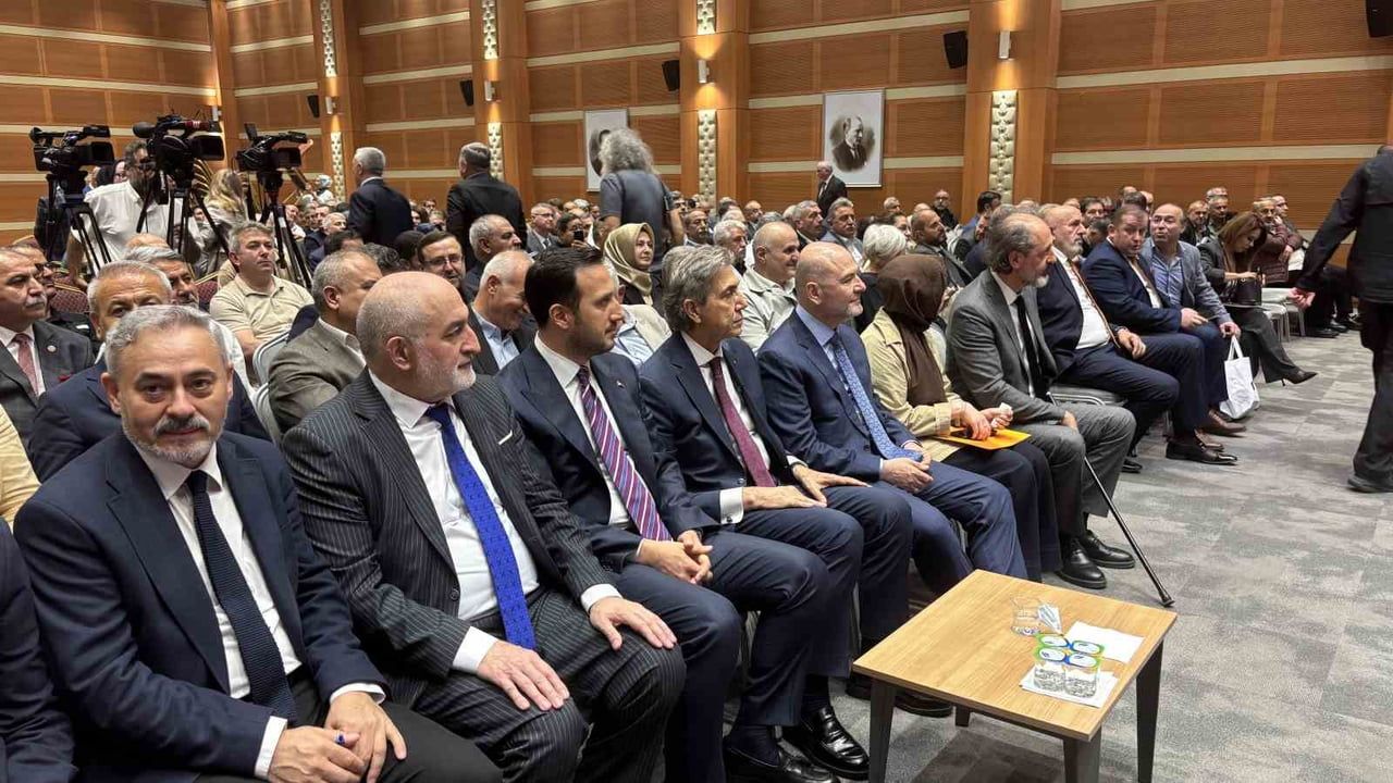 AK Parti İstanbul İl Başkanlığı 'Yerel Yönetimlerde İlk Basamak: Muhtarlarımız' paneli: Muhtarların rolü ve mahalle kültürü tartışıldı