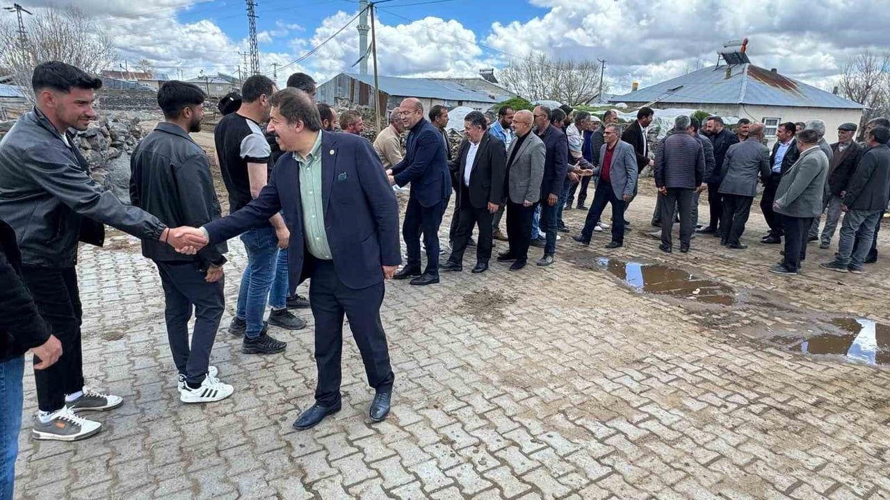 AK Parti Milletvekili Abdurrahim Fırat, Tekman ve Karayazı'da 'Halk Buluşması' gerçekleştirdi