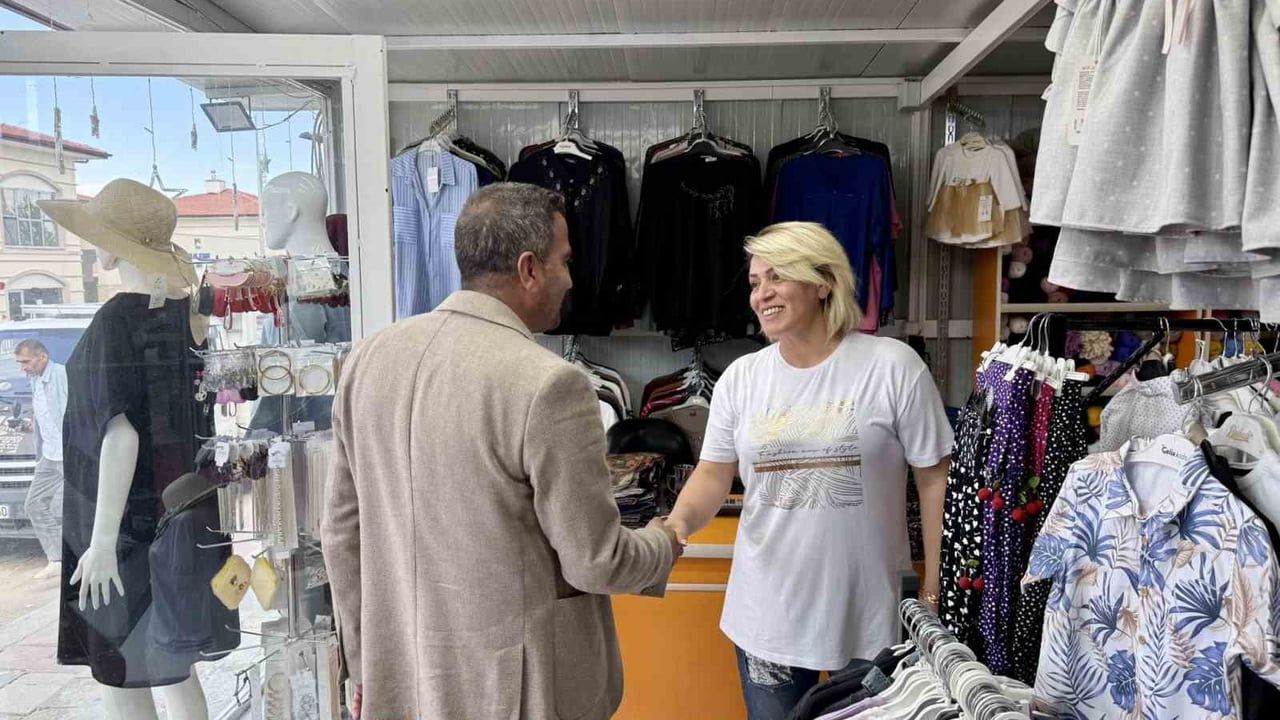 Akçadağ Belediye Başkanı Hasan Ulutaş Esnafı Ziyaret Ederek Bayramlarını Tebrik Etti