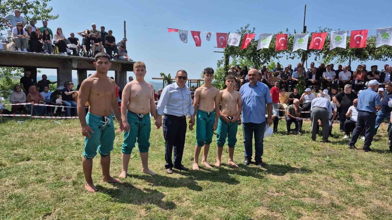 Akçakoca'da 700 yıllık bayram güreşleri için Balatlı ve Beyören'de hazırlıklar sürüyor