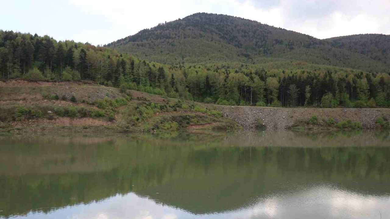 Akçay Barajı yüzde 100 dolulukla Sapanca Gölü'ne kontrollü su veriyor