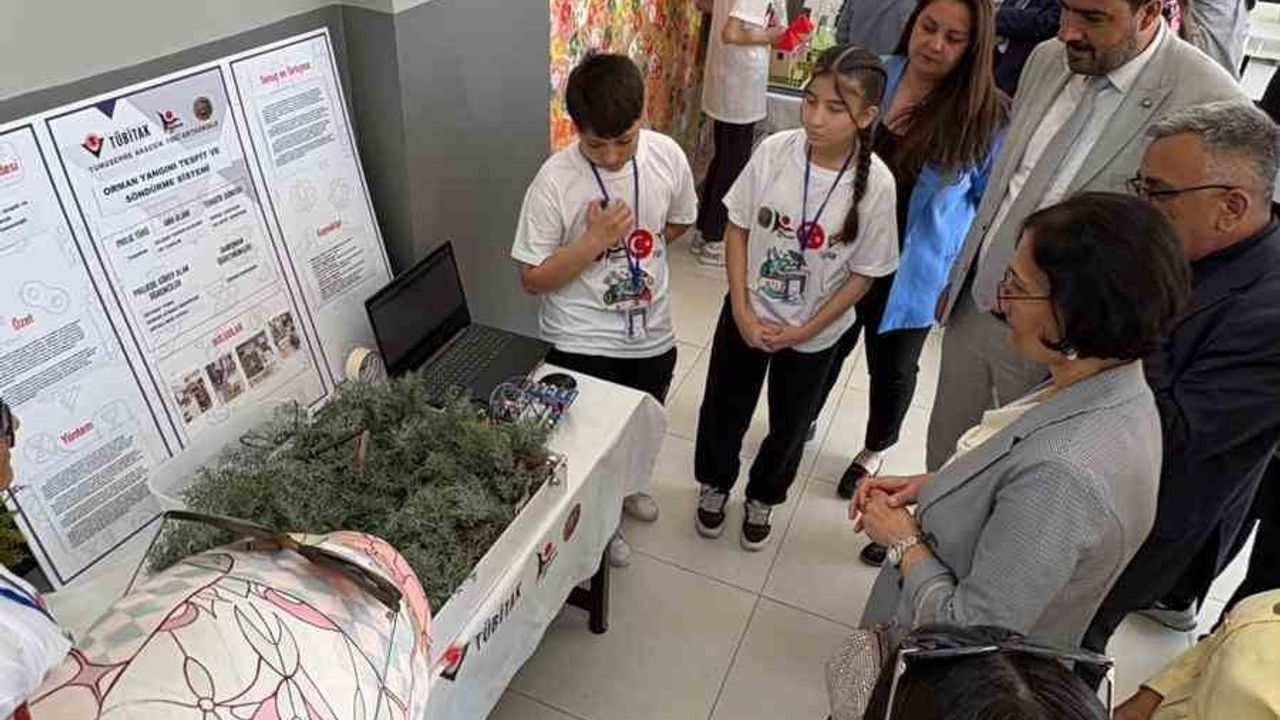 Akgedik TOKİ Ortaokulu'nda TÜBİTAK 4006 Bilim Fuarı: 15 Öğrenci Projesi Sergilendi