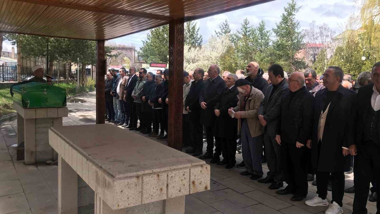 Akgün ailesinin acı günü: Muazzez Akgün son yolculuğuna uğurlandı