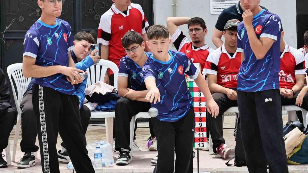 Akhisar'da 510 sporcu Türkiye Şampiyonası için Bocce (Petank ve Volo) grup müsabakalarında yarıştı