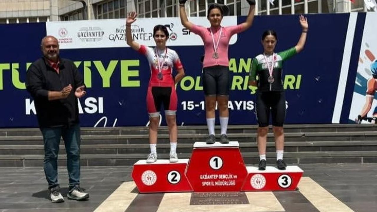 Akhisarlı bisikletçiler Gaziantep'te Türkiye Kupası 4. Etap'ta çoklu dereceler elde etti