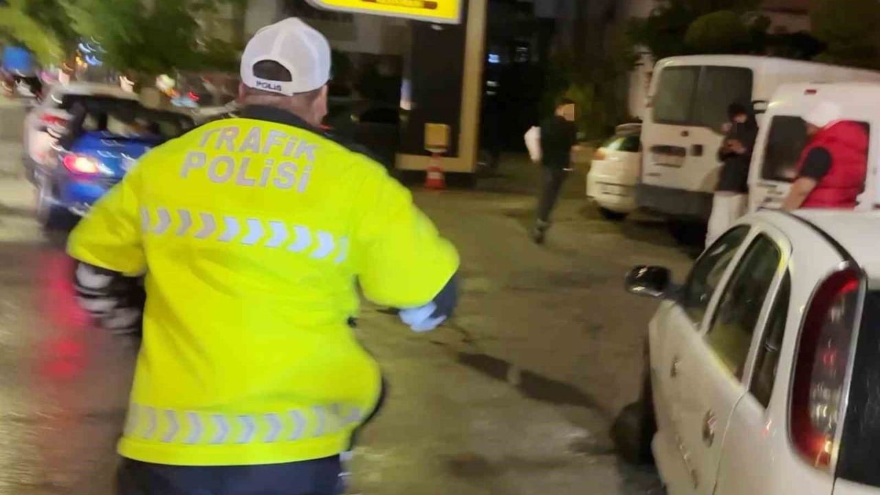 Aksaray'da helezonu kesik ve cam filmi olan araçta gerginlik: Genç tehdit ederek kaçtı, kovalamaca sonucu yakalandı