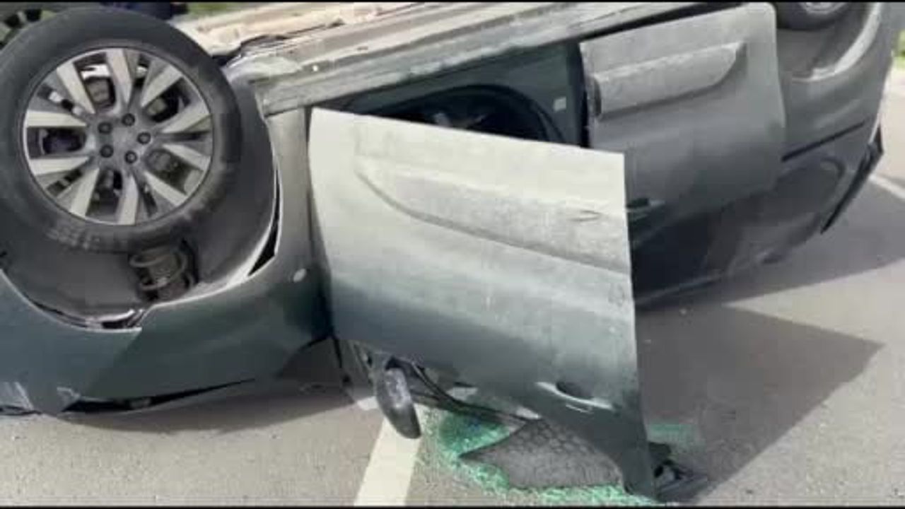 Aksaray'da kavşakta çarpışma: Otomobil takla attı, 2 yaralı