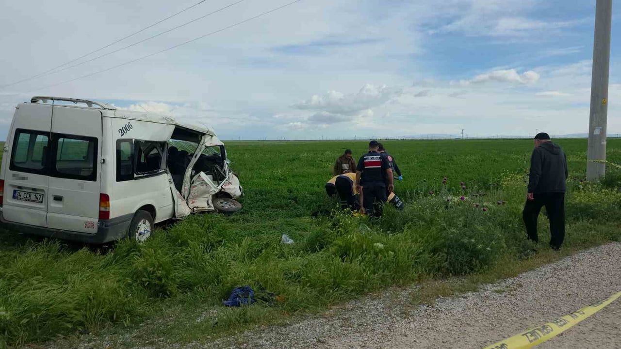Aksaray'da minibüs ile kamyonet çarpıştı: 5 yaralı