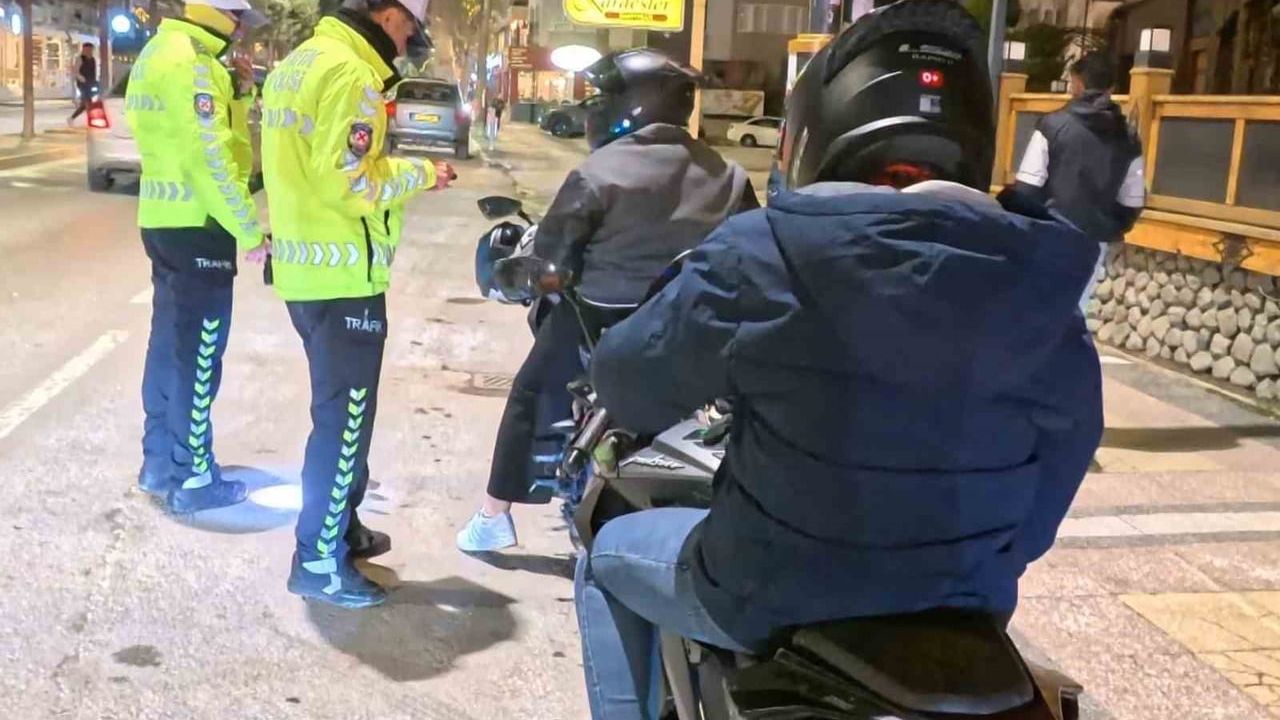 Aksaray'da motosiklet denetimleri artırıldı: Plaka, ehliyet ve ekipman kontrolleri yoğunlaşıyor
