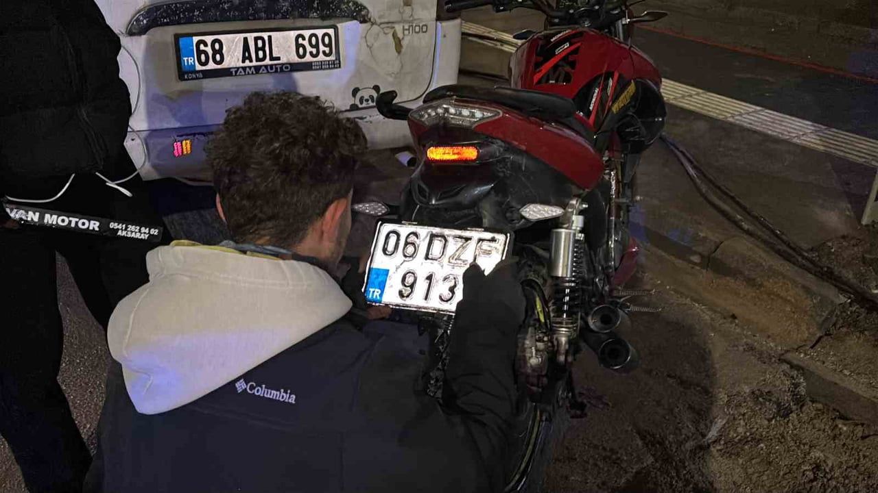 Aksaray'da plakasını söküp egzoz patlattı: Sürücüye 62 bin lira ceza, 1 ay ehliyet ve motosiklet trafikten men